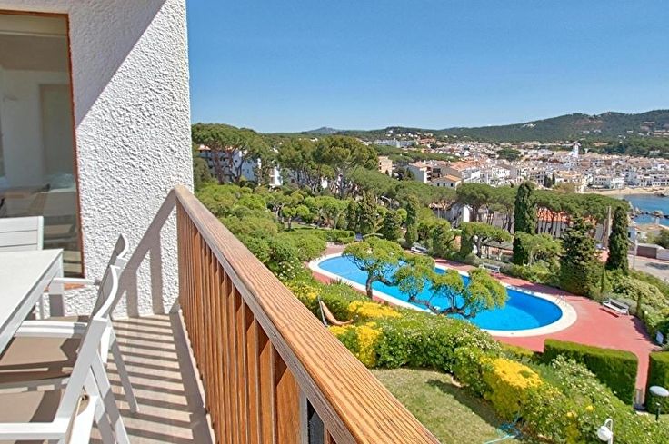 Apartamento 3 dormitorios con Piscina, Vistas al mar, Aire acondicionado, Wifi, Parking y jardín en Llafranc - Alquiler Vacacional - Turístico