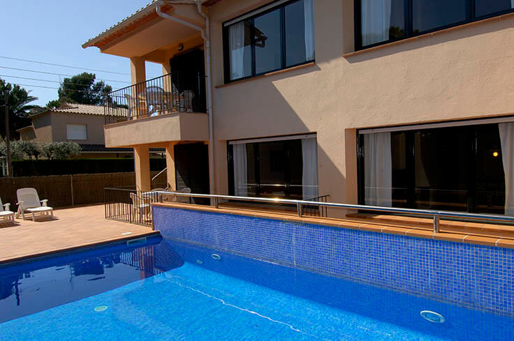 Apartamento 2 dormitorios con Piscina, Wifi y Parking en Calella de Palafrugell - Alquiler Vacacional - Turístico