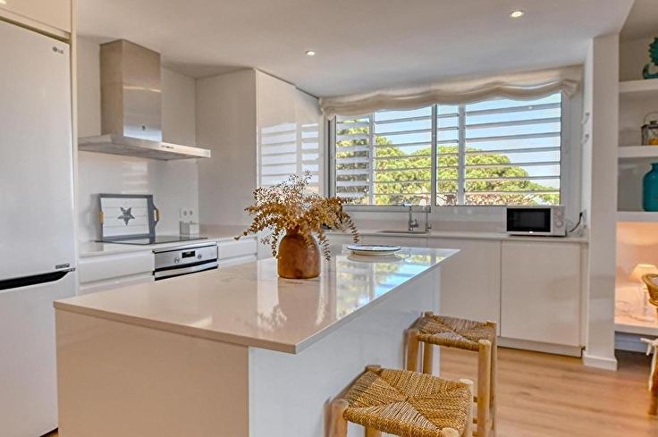 Apartamento 4 dormitorios con Piscina, Vistas al mar, Parking y jardín en Calella de Palafrugell - Alquiler Temporada