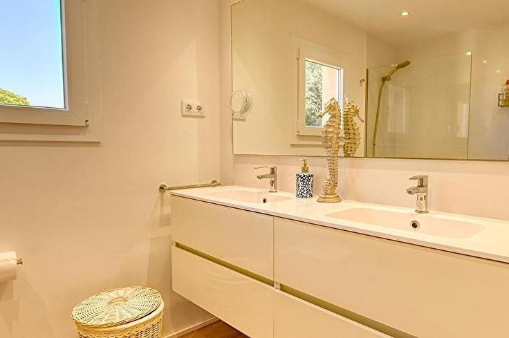 Apartamento 4 dormitorios con Piscina, Vistas al mar, Parking y jardín en Calella de Palafrugell - Alquiler Temporada