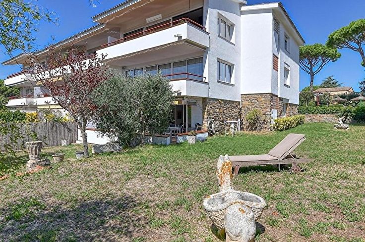 Apartamento 4 dormitorios con Piscina y jardín en Calella de Palafrugell - Compra - Venta