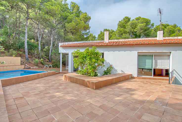 Casa individual 4 dormitorios con Piscina, Vistas al mar, Barbacoa y jardín en Mont-ras - Compra - Venta