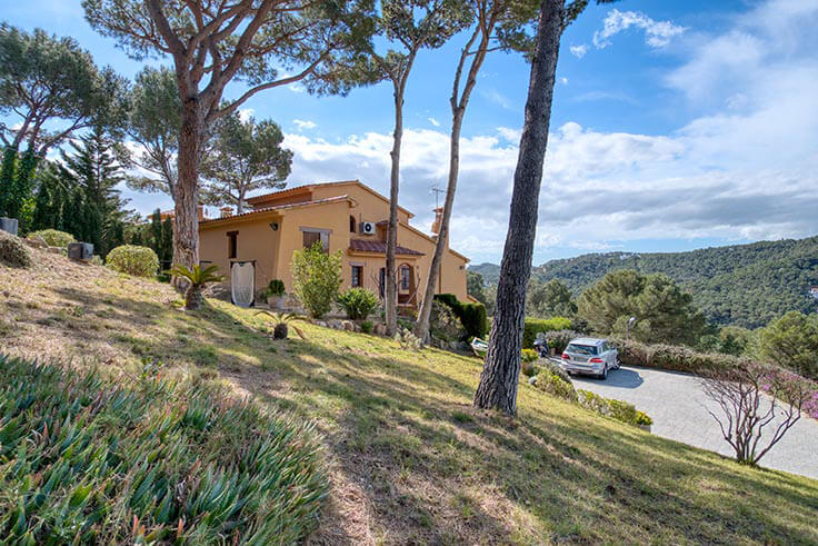 Casa individual 5 dormitorios con Piscina, Vistas al mar y jardín en Tamariu - Compra - Venta