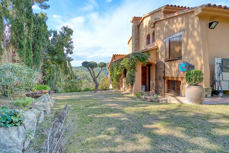 Casa individual 5 dormitorios con Piscina, Vistas al mar y jardín en Tamariu - Compra - Venta