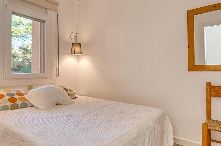 Apartamento 2 dormitorios con Piscina, Vistas al mar, Parking y jardín en Tamariu - Compra - Venta