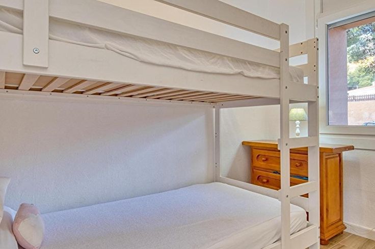 Apartamento 2 dormitorios con Piscina, Vistas al mar, Parking y jardín en Tamariu - Compra - Venta