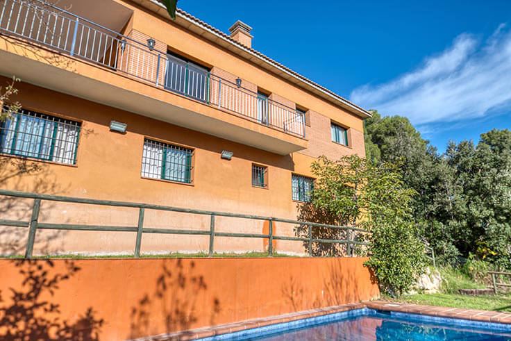 Casa individual 6 dormitorios con Piscina, Parking y jardín en Begur - Compra - Venta