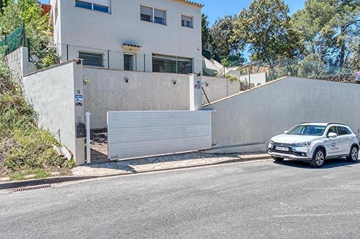 Casa individual 5 dormitorios con jardín en Begur - Compra - Venta