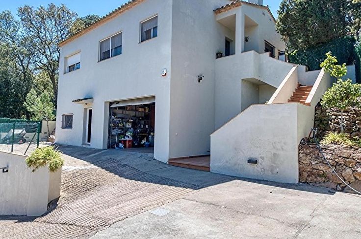 Casa individual 5 dormitorios con jardín en Begur - Compra - Venta