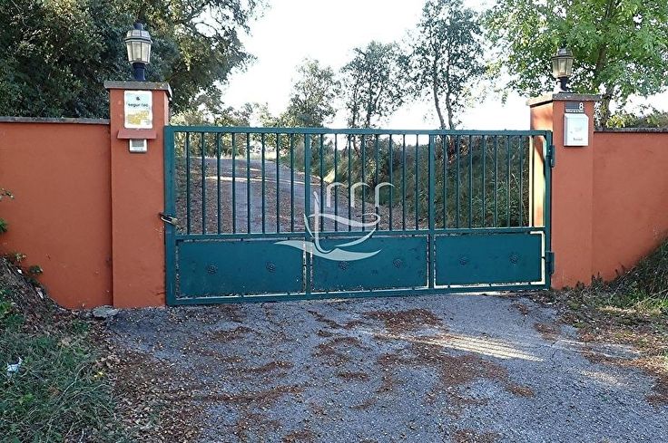 Chalet 6 dormitorios con Piscina y jardín en Llagostera - Compra - Venta