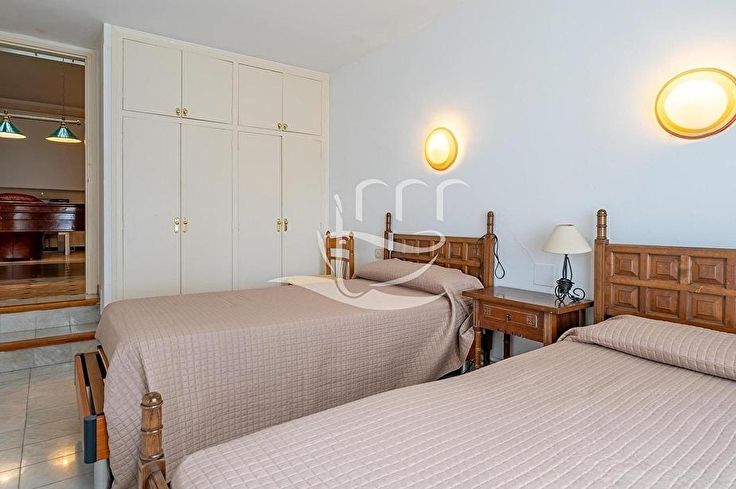 Chalet 6 dormitorios con Piscina y jardín en Llagostera - Compra - Venta