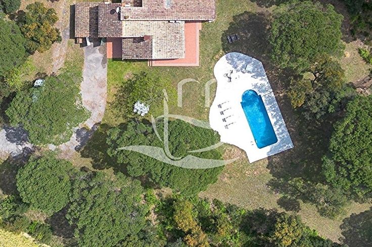Chalet 6 dormitorios con Piscina y jardín en Llagostera - Compra - Venta