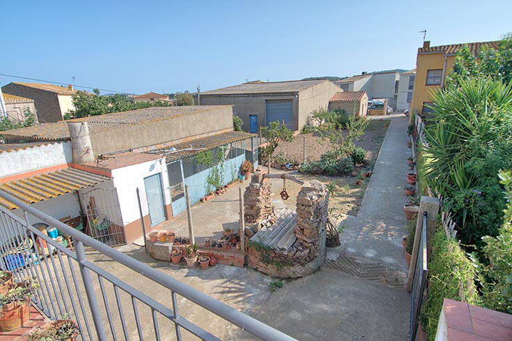 Casa de pueblo 3 dormitorios con jardín en Tamariu - Compra - Venta