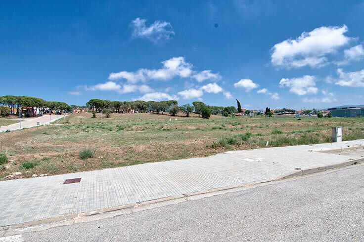 Parcela en Mont-ras - Compra - Venta