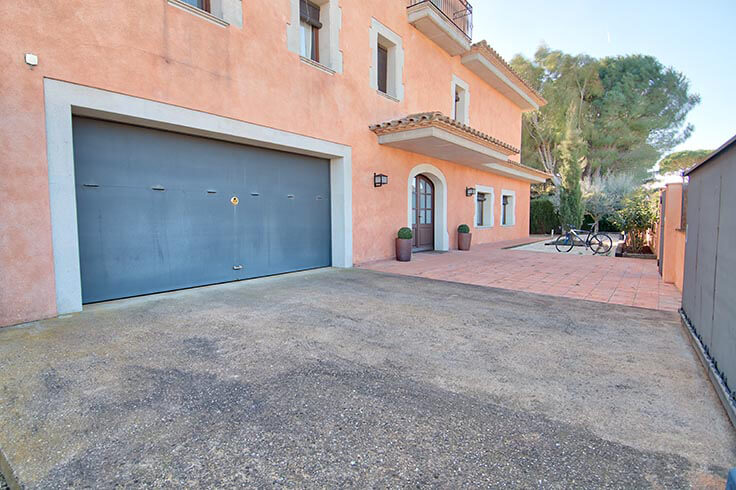 Chalet 5 dormitorios con Piscina y jardín en Mont-ras - Compra - Venta