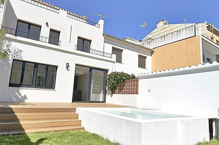 Casa de pueblo 6 dormitorios en Palamós - Compra - Venta