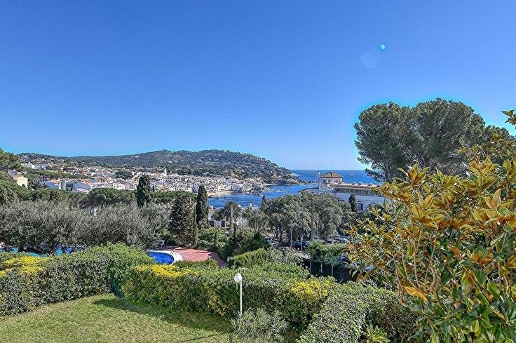 Apartamento 2 dormitorios con Piscina, Vistas al mar, Wifi, Parking y jardín en Calella de Palafrugell - Alquiler Vacacional - Turístico