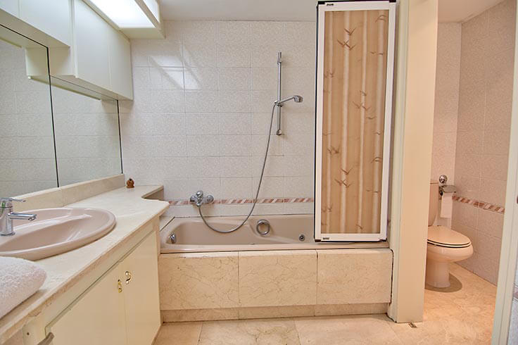 Casa amb Piscina, Vistes al mar i PÃ rquing a Calonge - Compra Venda