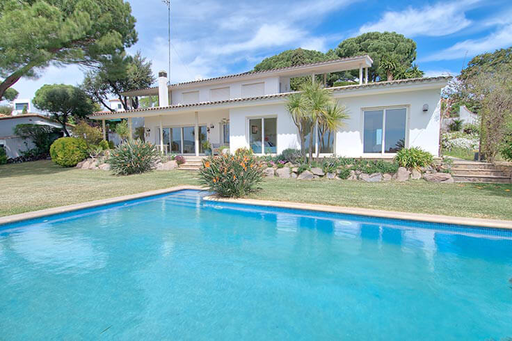 Casa con Piscina, Vistas al mar y Parking en Calonge - Compra Venta