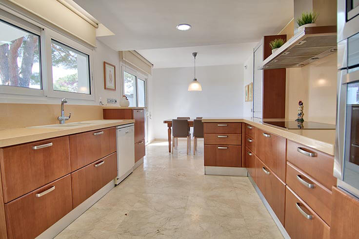 Casa con Piscina, Vistas al mar y Parking en Calonge - Compra Venta