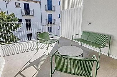 Elegant apartament amb piscina comunitària  a 150 metres del mar.