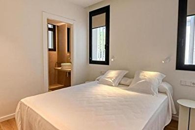 Élégant appartement avec piscine communautaire  150 mètres de la mer.