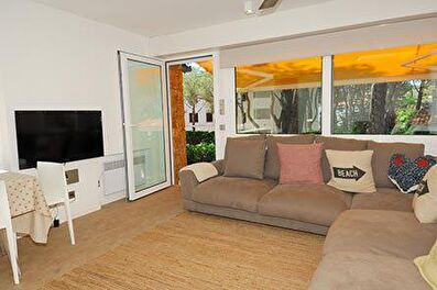 Gemütliche Wohnung moderne, zweite Linie Strand 100 Entfernung zum Meer.