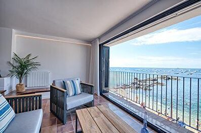 Aussergewöhnliche Wohnung hochstehende, erste Meereslinie Meerblick 50 metres de la platja.