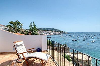 Exclusif grenier front de mer avec vue sur la mer 20 mètres de la plage.