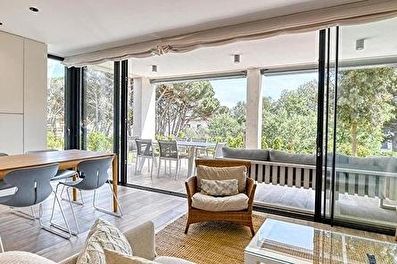 Fabelhafte Wohnung minimalistische, Erdgeschoss mit privater Garten und Gemeinschaftspool 250 Entfernung zum Meer.