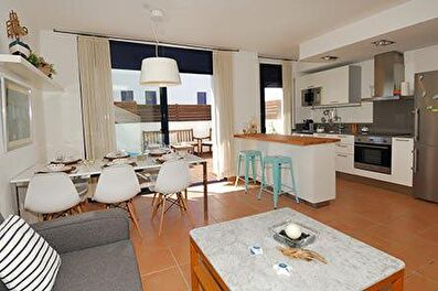 Tranquilo apartamento planta baja con piscina comunitaria  a 250 metros del mar.