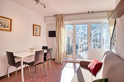 Centre-ville appartement avec vue sur la mer 50 mètres de la plage.