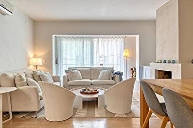 Magnificient apartment modern, 230 meters from the sea.