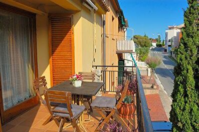 Feine Wohnung praktische, Meerblick 180 metres de la platja.
