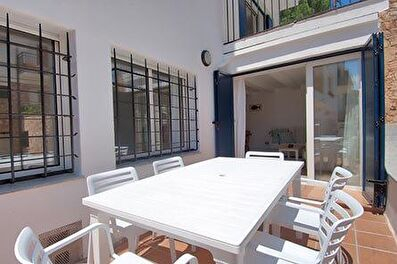 Spacious apartment ground floor second line from the sea 50 meters from the sea.