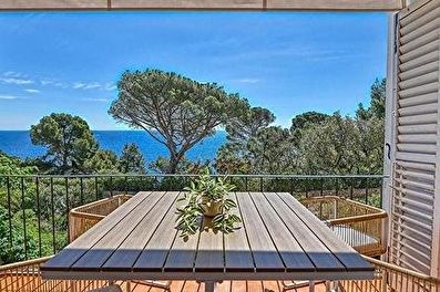 Gemütliche Wohnung zweite Linie Strand Meerblick 75 metres de la platja.