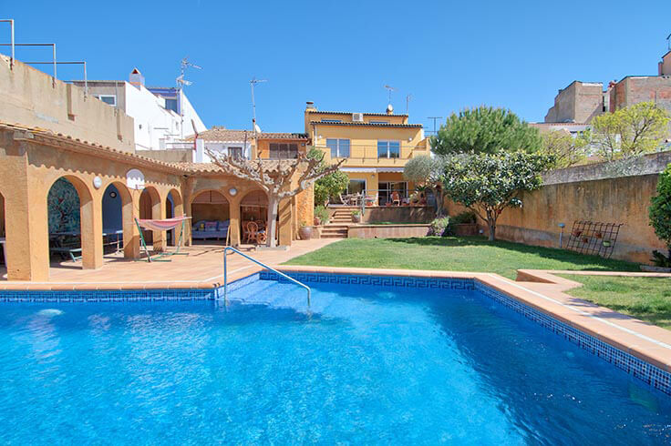 Stadthaus mit Schwimmbad und Klimaanlage auf Palafrugell