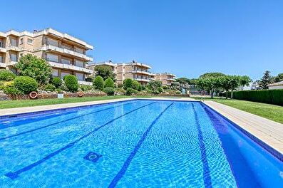 Apartament amb Piscina, Vistes al mar i Pàrquing a Calella de Palafrugell - Lloguer Vacacional