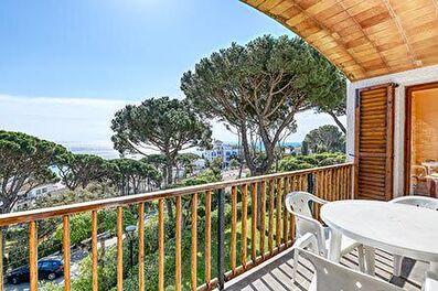 Apartament amb Piscina, Vistes al mar, Wifi, Pàrquing i jardí a Calella de Palafrugell - Lloguer Turístic