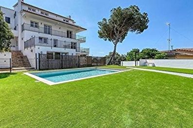 Apartament amb Piscina, Pàrquing i jardí a Calella de Palafrugell - Lloguer Vacacional