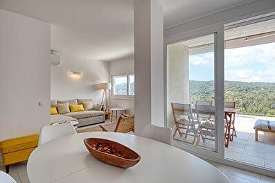 Apartament amb Piscina, Pàrquing i jardí a Tamariu - Lloguer Turístic