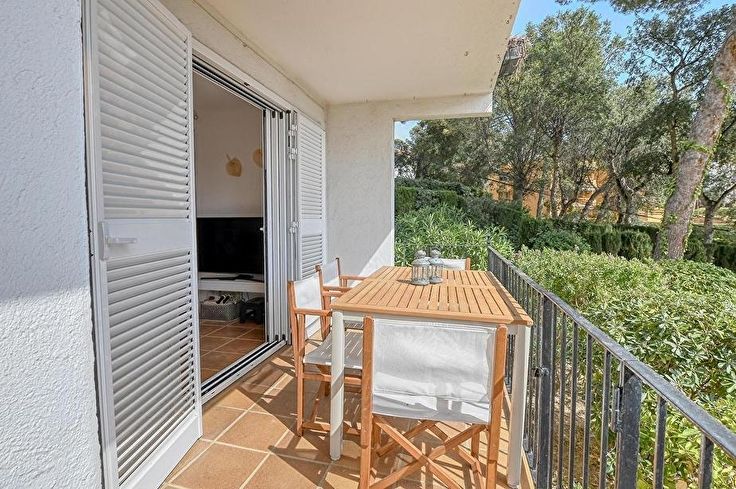 Apartament 2 dormitoris amb Piscina i Pàrquing a Calella de Palafrugell - Lloguer Temporada