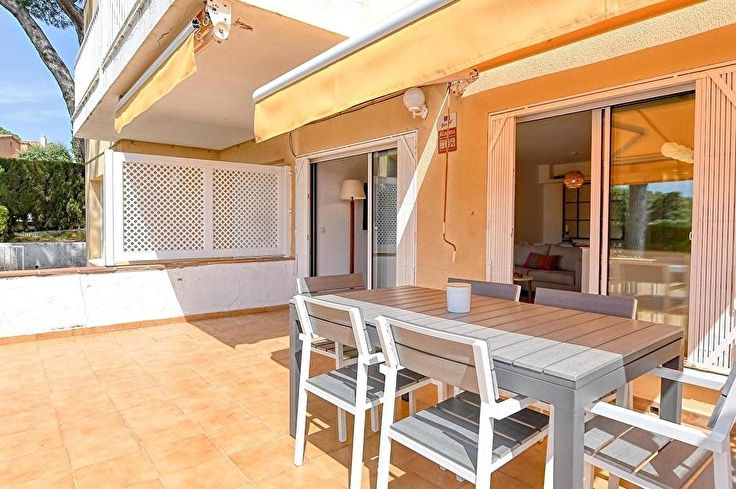 Apartament 3 dormitoris amb Piscina, Pàrquing i jardí a Calella de Palafrugell - Lloguer Temporada