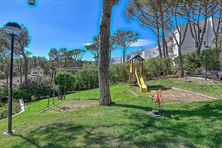 Apartament 3 dormitoris amb Piscina, Vistes al mar, Aire condicionat, Pàrquing i jardí a Calella de Palafrugell - Lloguer Vacacional - Turístic