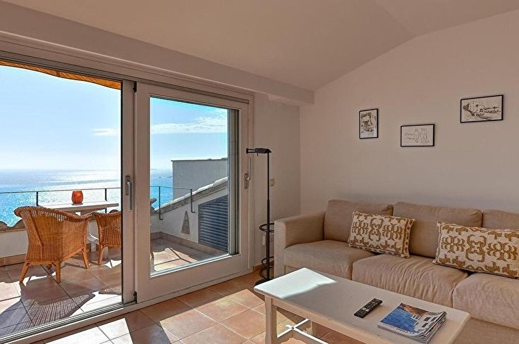 Apartament 3 dormitoris amb Vistes al mar i Pàrquing a Calella de Palafrugell - Lloguer Temporada