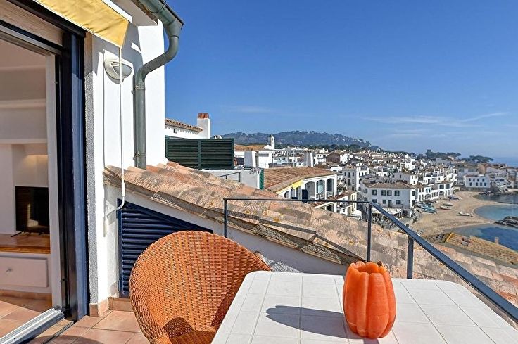 Apartament 3 dormitoris amb Vistes al mar i Pàrquing a Calella de Palafrugell - Lloguer Temporada