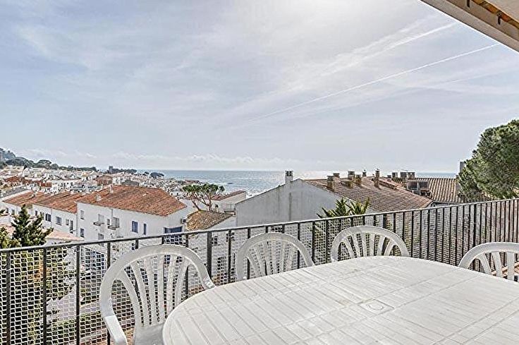 Apartament 4 dormitoris amb Vistes al mar i Pàrquing a Calella de Palafrugell - Lloguer Temporada