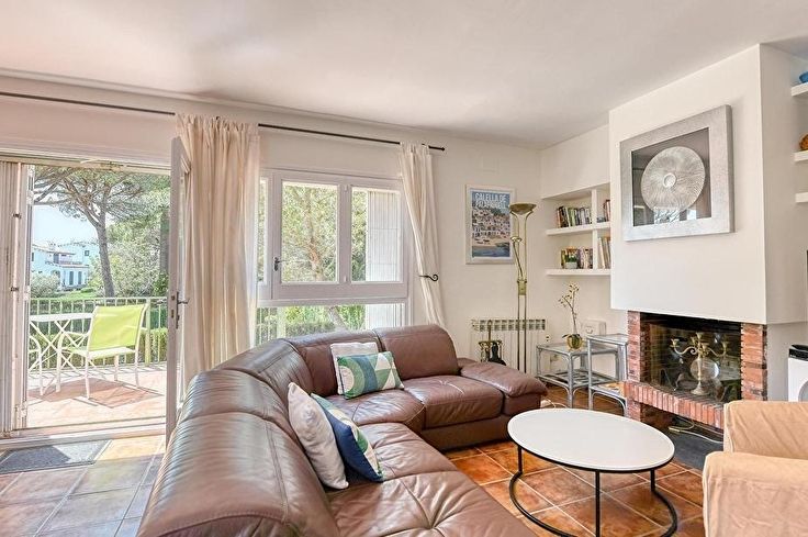 Casa aparellada 4 dormitoris amb Piscina i jardí a Barcelona - Lloguer Vacacional - Turístic