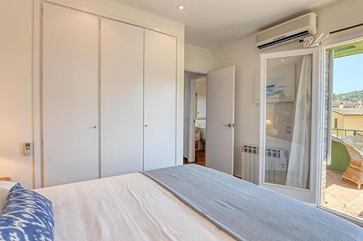 Casa aparellada 4 dormitoris amb Piscina i jardí a Llofriu - Lloguer Vacacional - Turístic