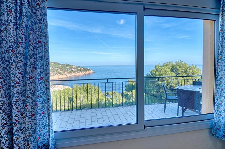 Àtic 3 dormitoris amb Piscina, Vistes al mar, Pàrquing i jardí a Tamariu - Lloguer Temporada